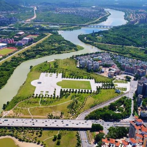 (仰望蔚蓝的天空是哪首歌)仰望蔚蓝的天空原唱：追寻那份纯净与自由的心灵之旅