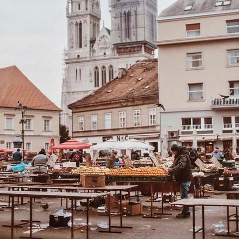 深度解析：《咖啡冲不冲歌词》的深层意义和其在现代都市生活中失恋人的共鸣
