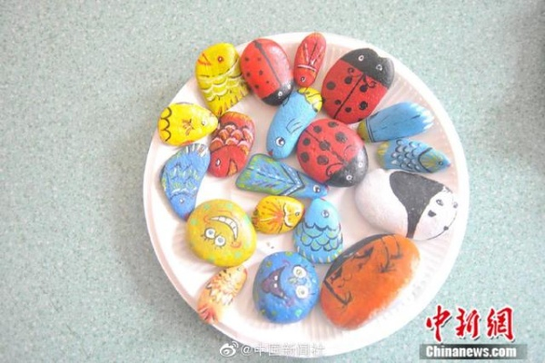 (小学生鹅卵石画)从一年级到三年级：探索鹅卵石画的奇妙世界