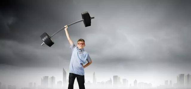 (神勇之人怒而面不改色)神勇者怒而色不变，毅然面对挑战，坚定不移，从容应对困境