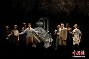 探秘音乐世界：揭秘电影《微光之镜》主题曲创作背景与其对整部影片情感赋予的深远影响