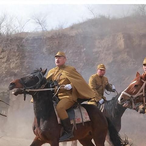 英勇无敌：以三国之兵临天下高月为主题，探讨历史决策制定与实施中的智勇浑然