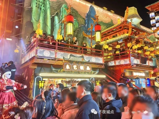 探索不夜城的繁华：以不夜城为例，解析其主要开设何种类型的店铺，以及这背后的商业文化逻辑