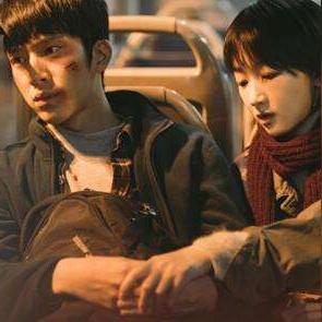 (枪战王者荣耀)抖音小游戏枪战王者章节攻略：打败对手，登上王者宝座！