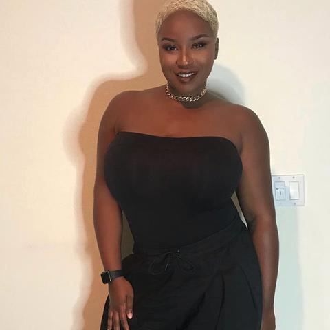 (穿越火线最暴露的女角色)CF端游最暴露的角色：穿着暴露的女性角色设计在游戏界引发争议