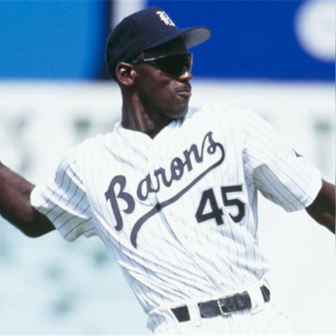 (儿童足球训练课)儿童足球训练：10个必备动作，帮助孩子成为足球小巨星