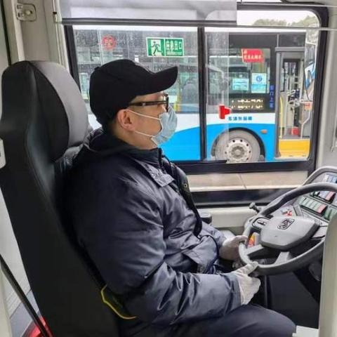 (怎么用电脑发短信不显示自己信息)如何使用电脑发送短信而不显示个人的联系信息技巧攻略