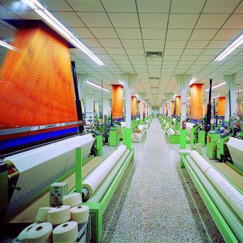 (苹果公司历程八个过程)探究苹果公司的崛起：从简单代工厂到科技霸主的转变与挑战