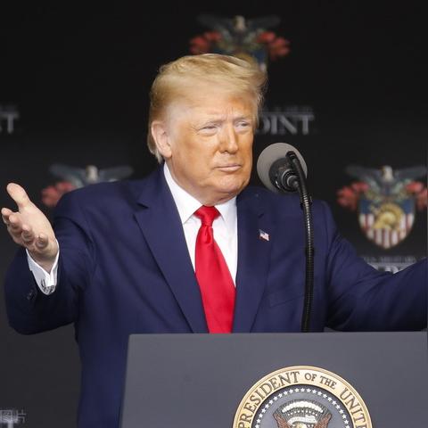 揭开暴发户日常背后的奢华生活与心理矛盾：财富与真实自我的抗争