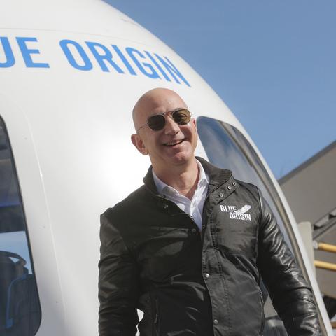 马斯克与贝佐斯为何突然开撕？调查揭示两大科技巨头的矛盾焦点