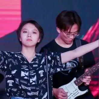 当神奇光芒降临，主角该如何选择命运与荣耀的道路？