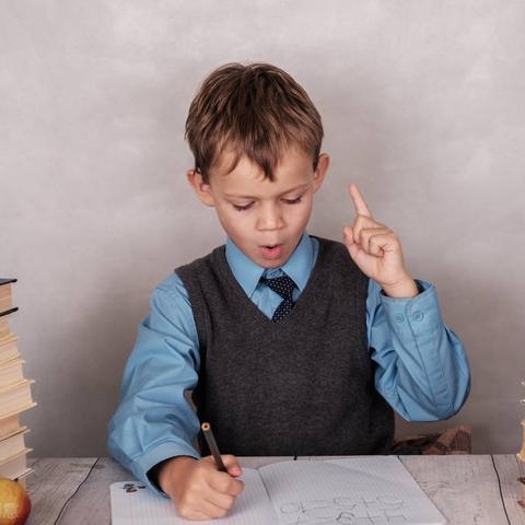 当神奇光芒降临，主角该如何选择命运与荣耀的道路？