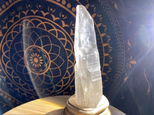 (光辉水晶)辉水晶伝说：探索水晶背后的神秘传说与文化意义