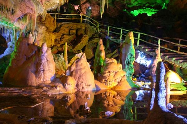 (桂林仙鹤洞)桂林仙弈洞石刻：中国南方瑰宝，千年历史悠久的奇观之旅